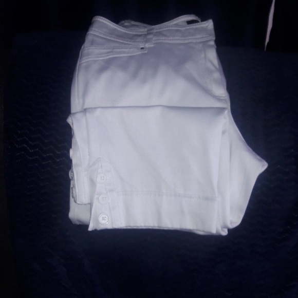 White Capris - Picture 3 of 4